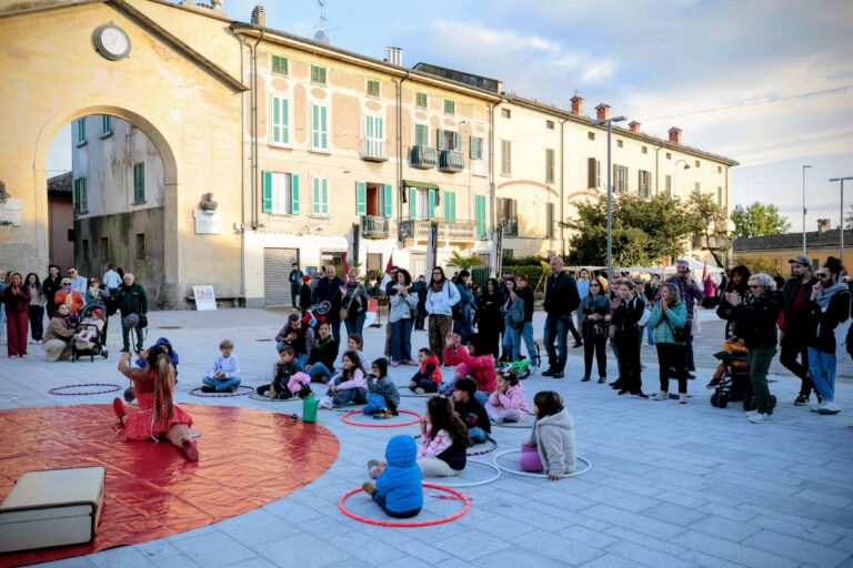 Acrobatica con hula hoop - Spettacolo di Roby Circus Art