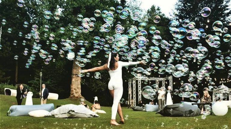 La Pluie - spettacolo circense con bolle di sapone di Roberta Mazzeo